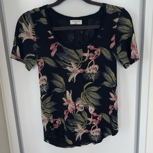 Aritzia printed T shirt
